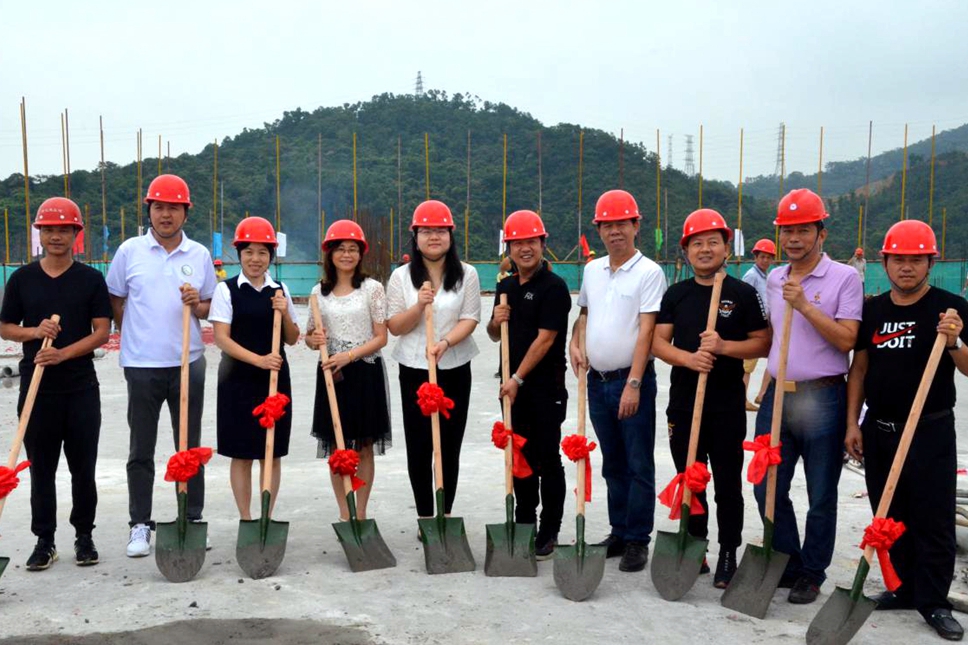 健康基地2019首個(gè)“舊改”項(xiàng)目正式封頂